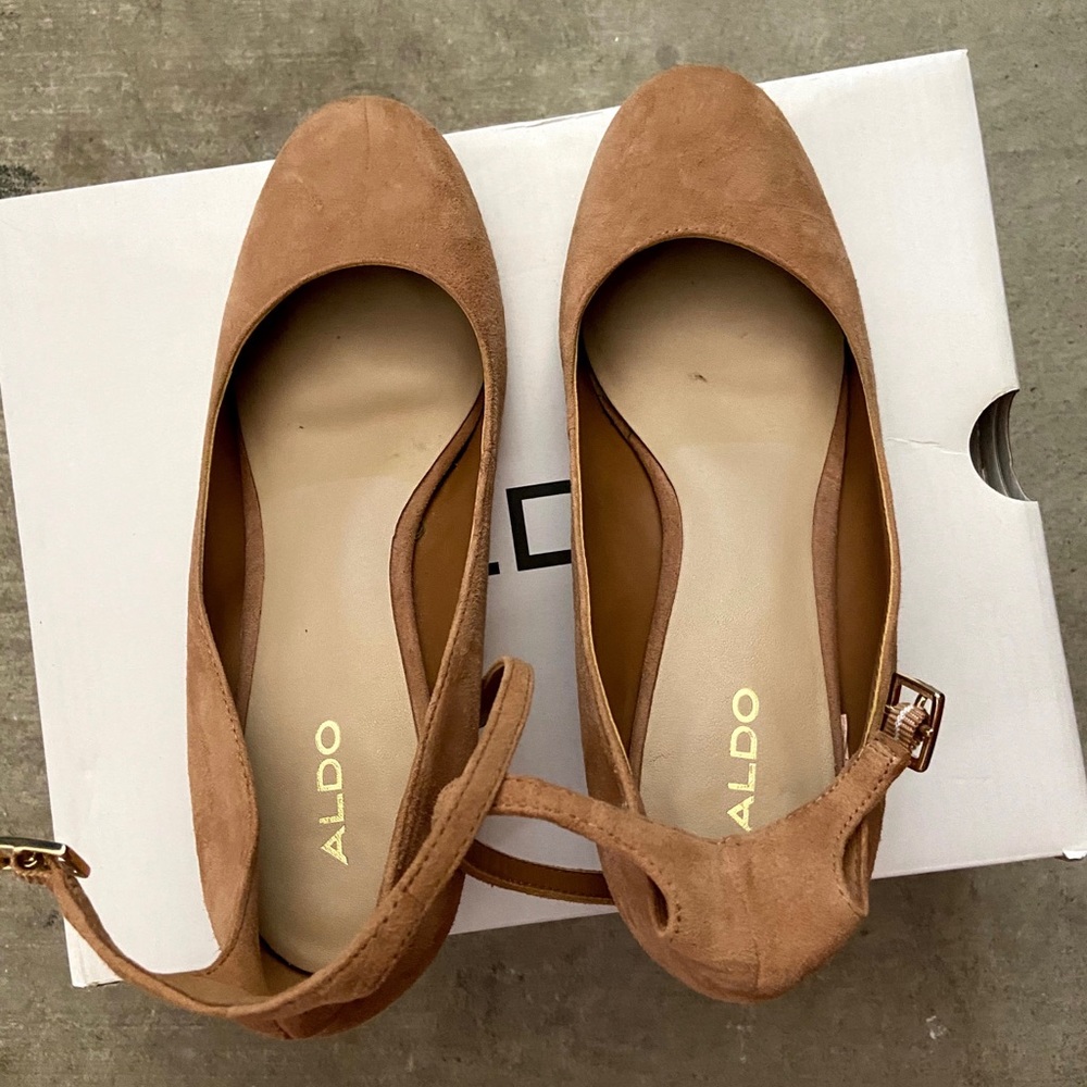 Aldo Toffee suede Pump (Size 7)